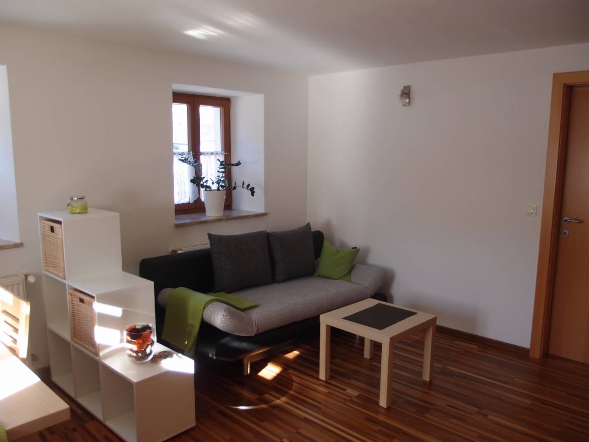 Ferienwohnung Kraemerhaus Salzburg | Wohnbereich mit Schlafcouch