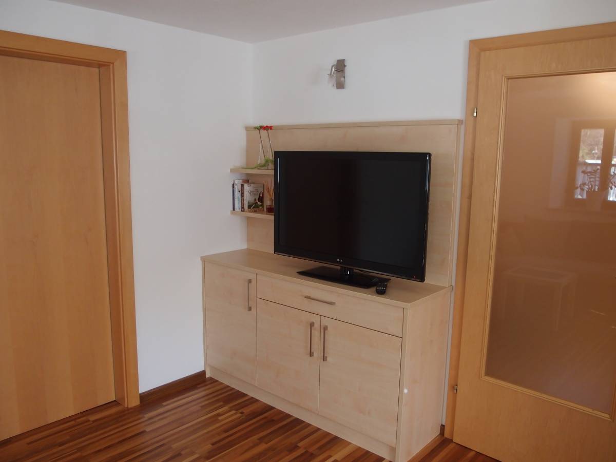 Wohnzimmer mit Flachbild TV | Ferienwohnung Krämerhaus